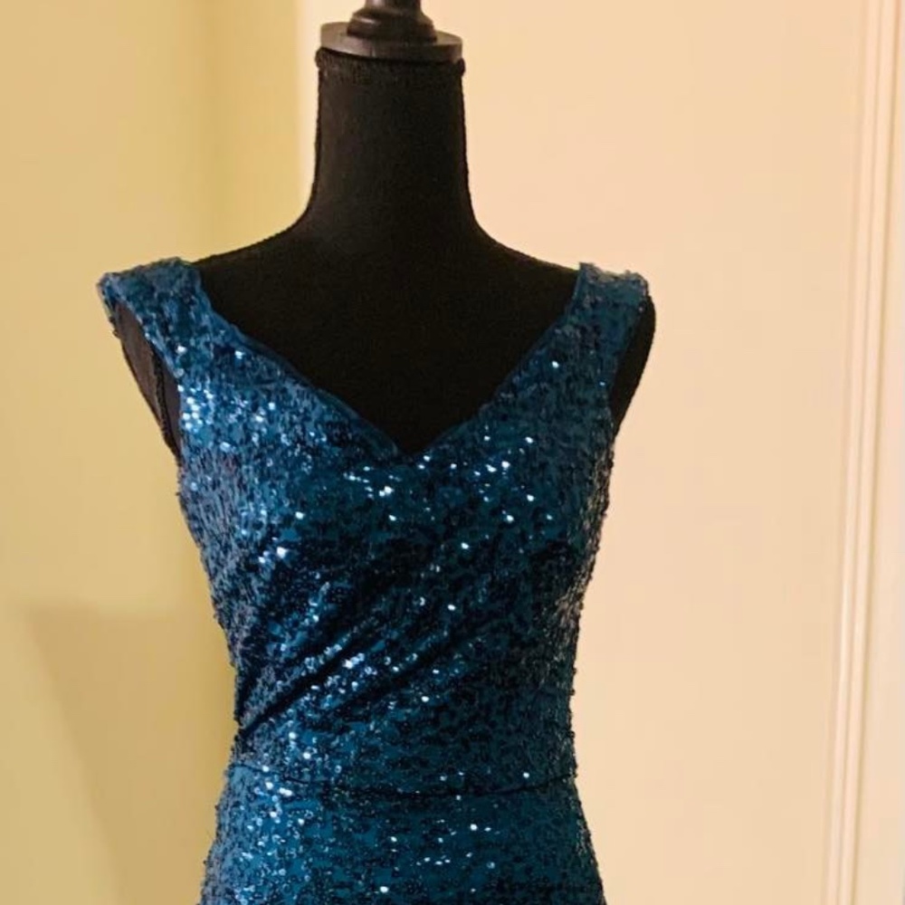 Betsy & Adam - Teal, sequined evening gown. Size 6